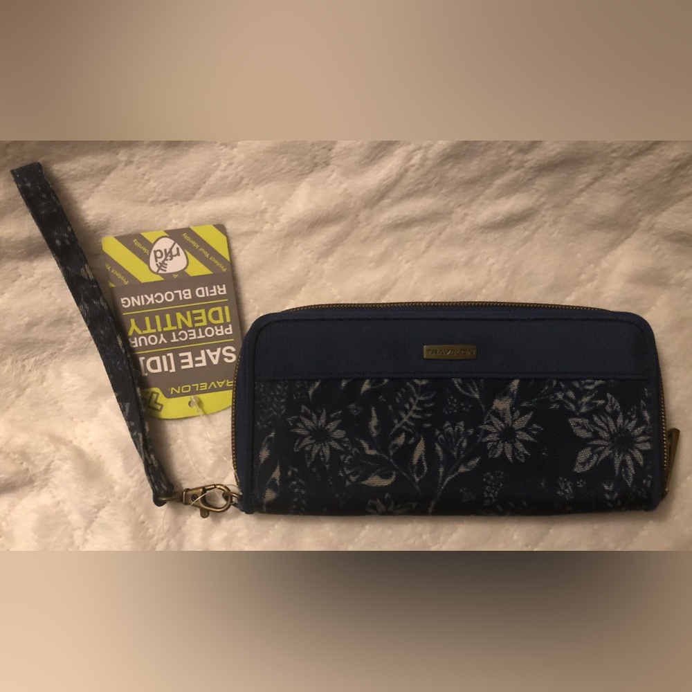 Travelon RFID Blocking Safe ID Zip-around Navy Floral Wristlet Wallet NWT